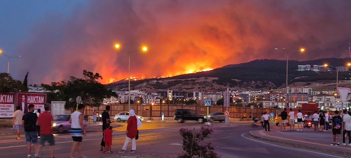 Çanakkale alevlere teslim oldu! Kare kare orman yangını...