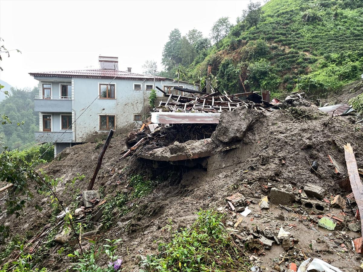 Rize'de şiddetli yağış sele neden oldu