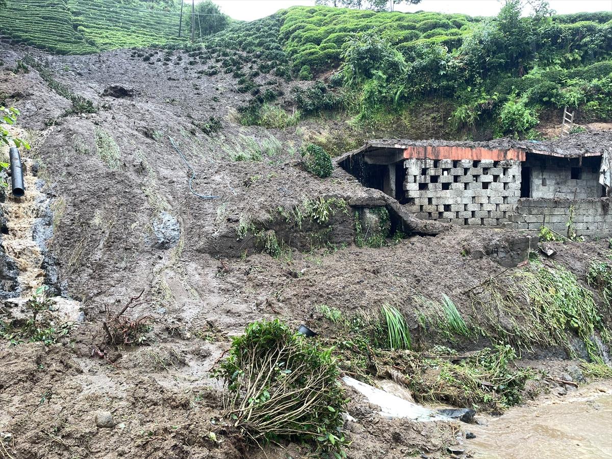 Rize'de şiddetli yağış sele neden oldu