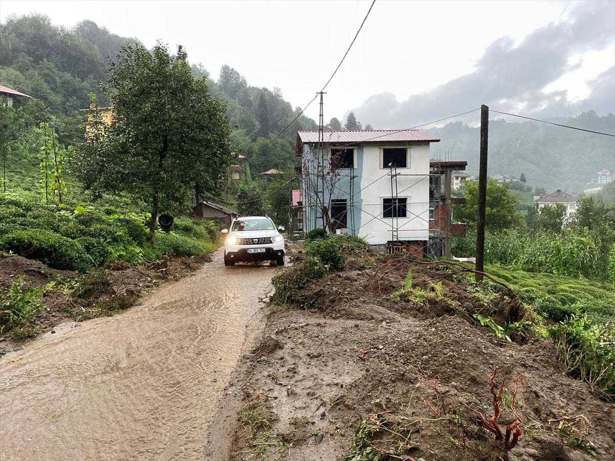 Rize'de şiddetli yağış sele neden oldu