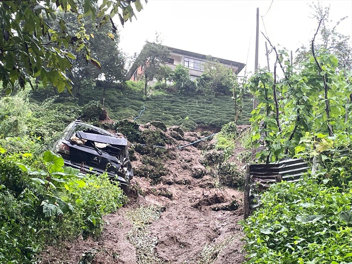 Rize'de şiddetli yağış sele neden oldu