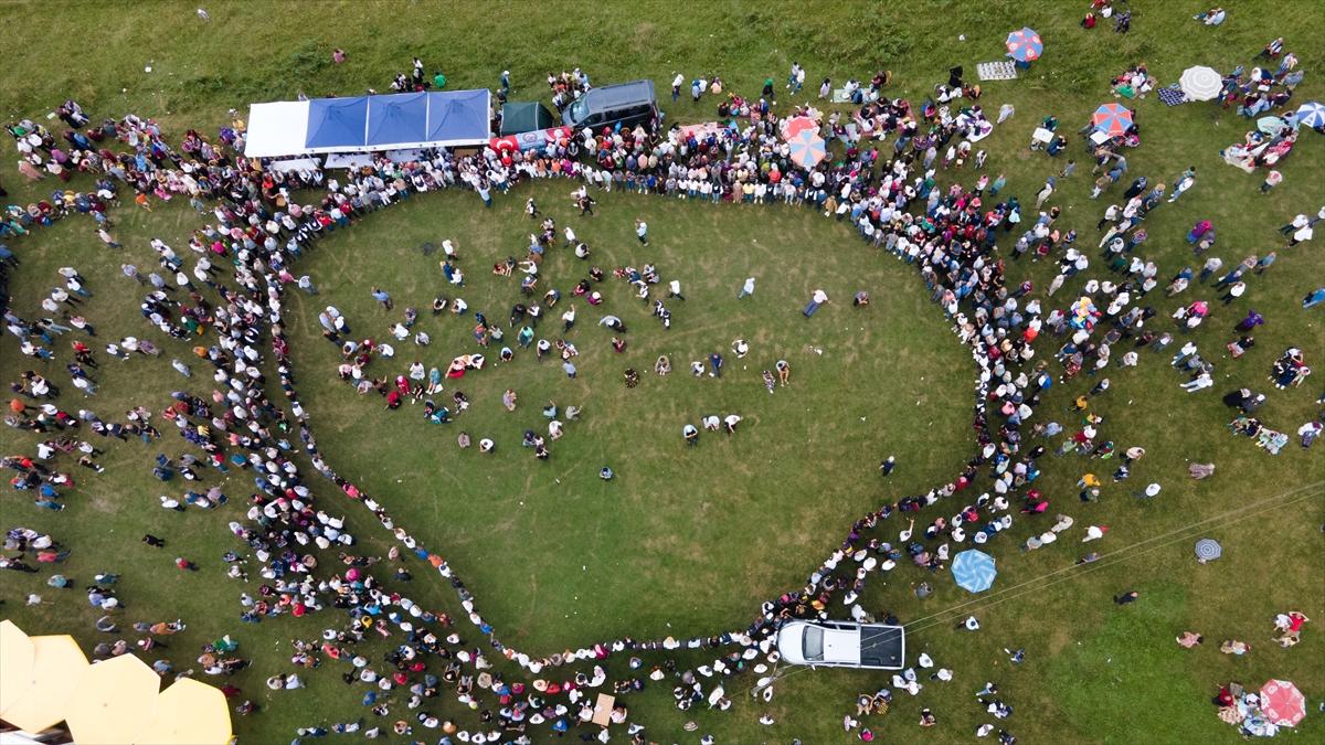 Trabzon'da 3 ilçenin birleştiği İzmiş Tepesi'nde festival