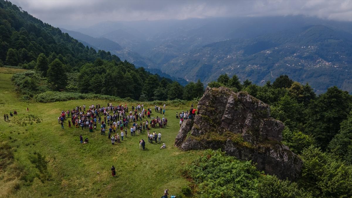 Trabzon'da 3 ilçenin birleştiği İzmiş Tepesi'nde festival