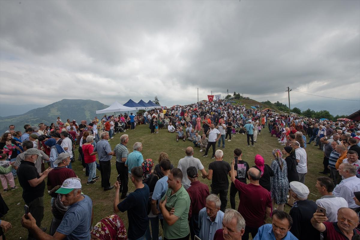 Trabzon'da 3 ilçenin birleştiği İzmiş Tepesi'nde festival