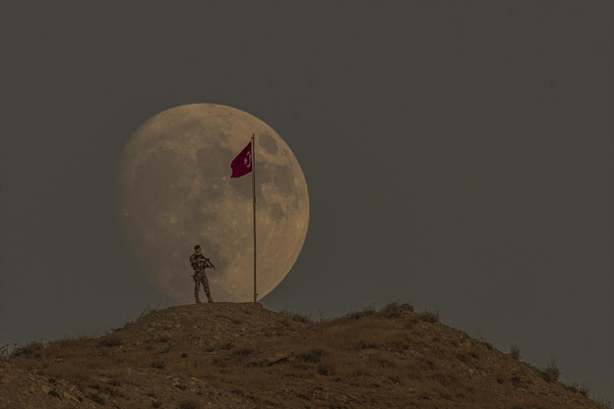 Türk askeri ve Süper Ay