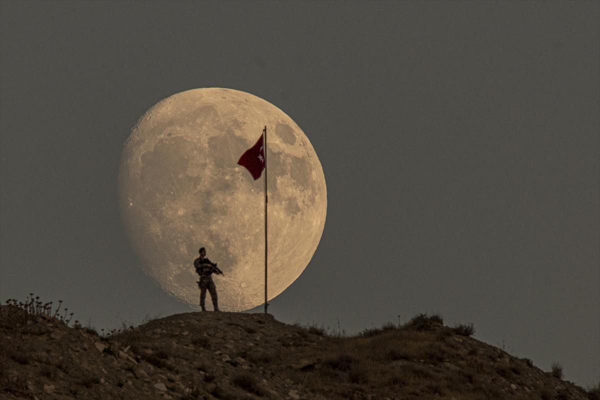 Türk askeri ve Süper Ay