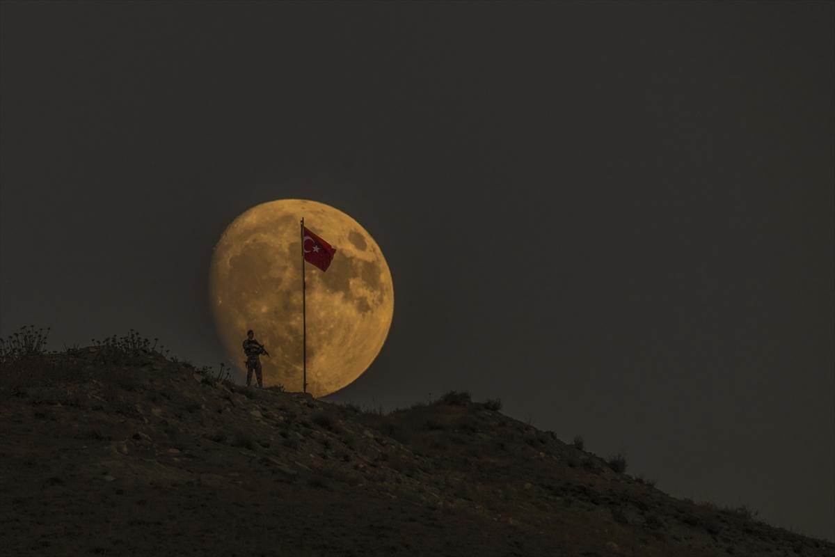 Türk askeri ve Süper Ay