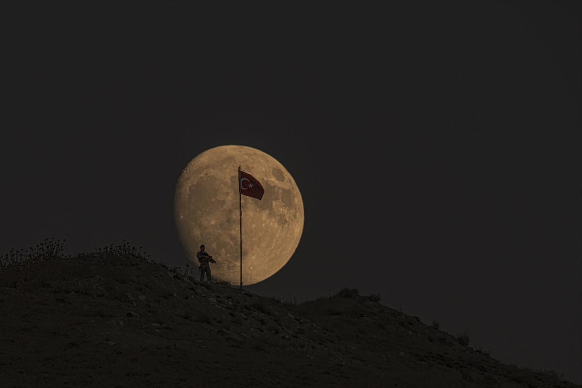 Türk askeri ve Süper Ay