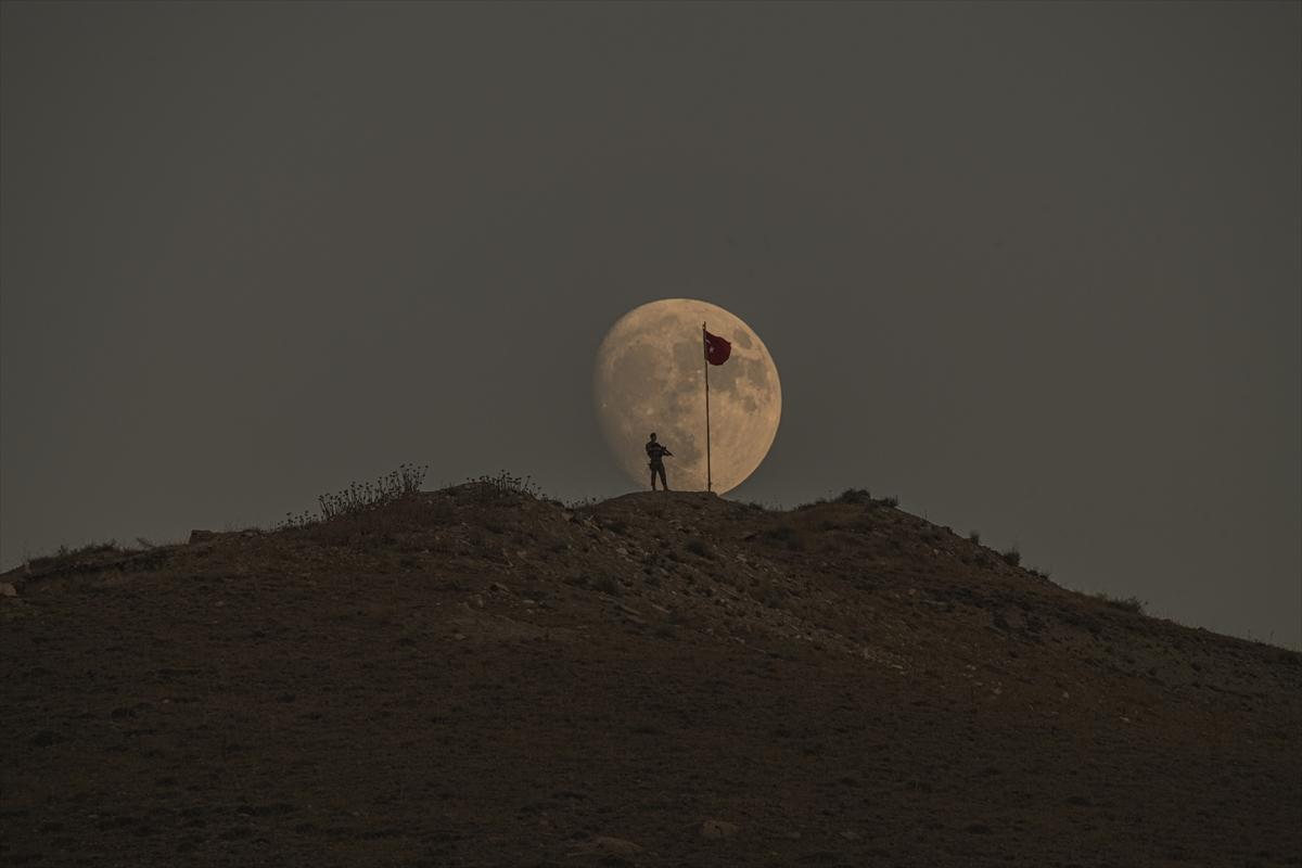 Türk askeri ve Süper Ay