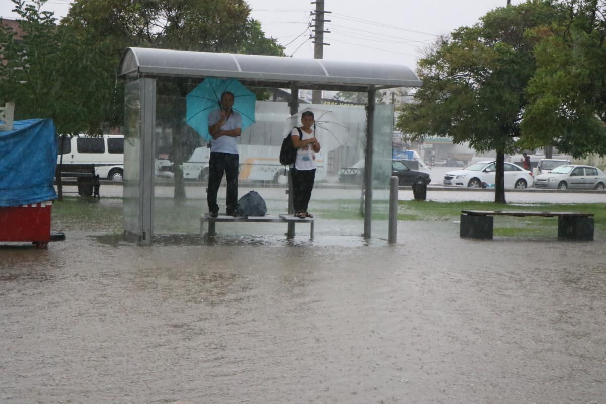 Samsun'da kuvvetli sağanak sele neden oldu