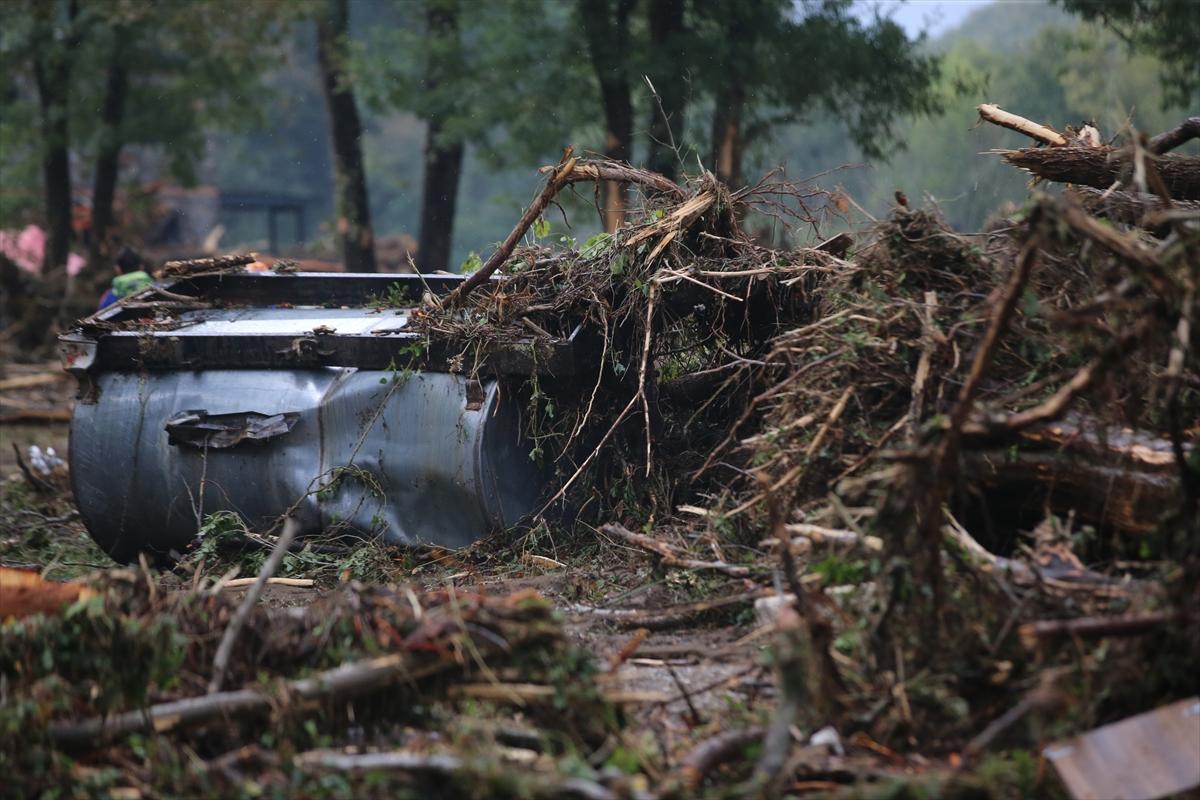 Kırklareli'de sağanak yağış sele sebep oldu