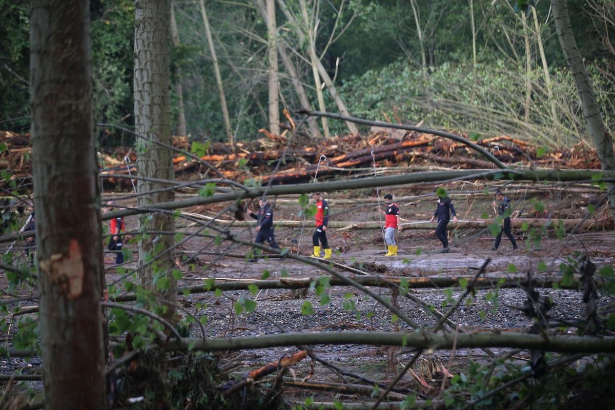 Kırklareli'de sağanak yağış sele sebep oldu