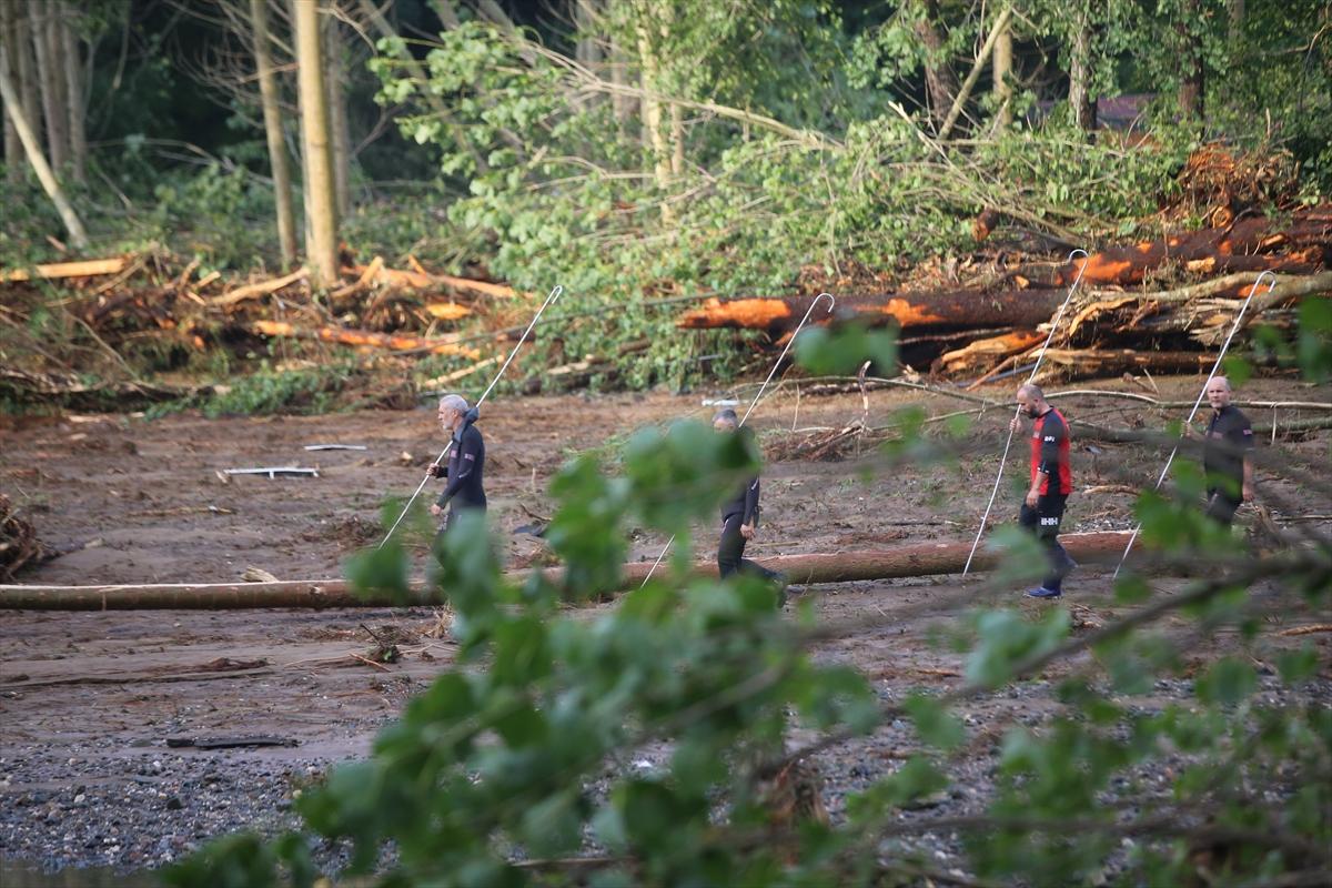 Kırklareli'de sağanak yağış sele sebep oldu