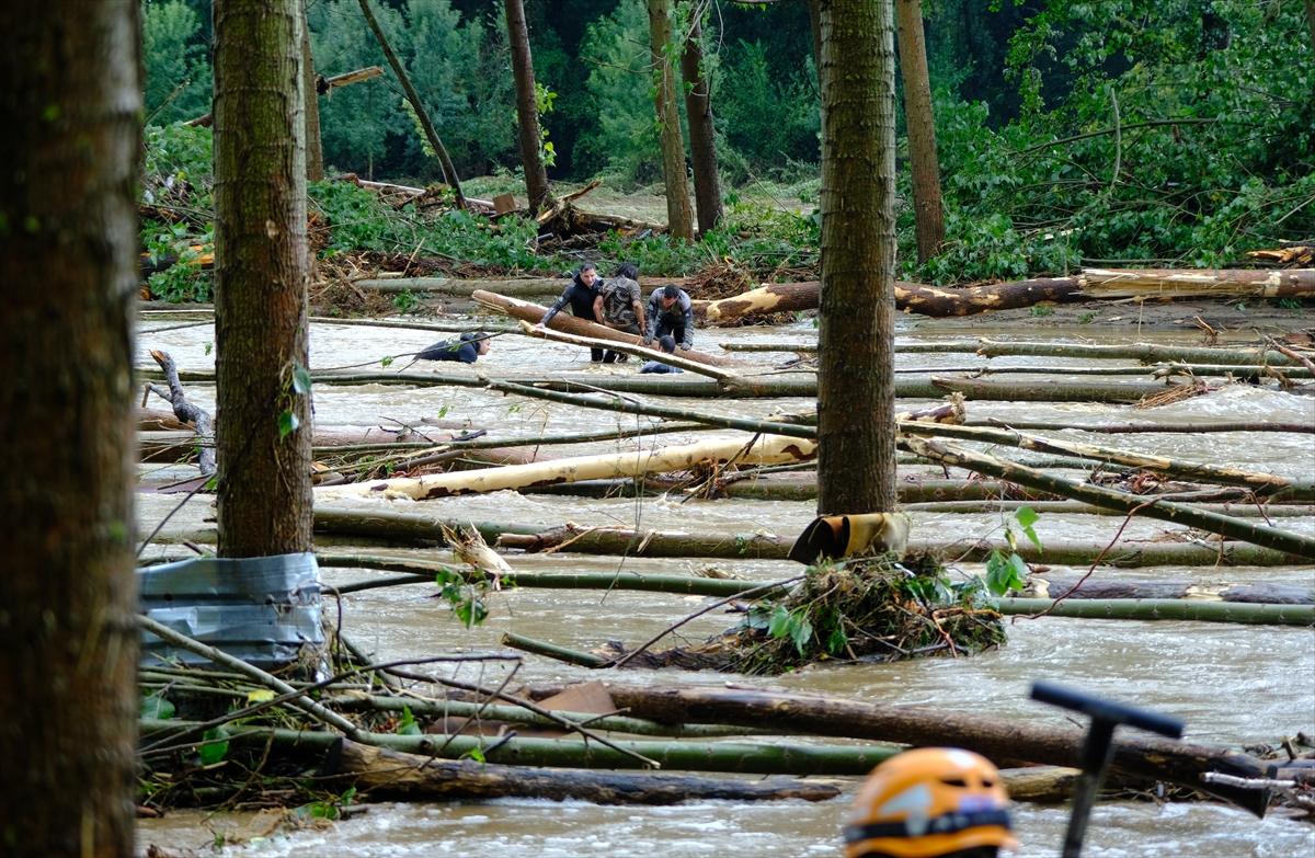 Kırklareli'de sağanak yağış sele sebep oldu