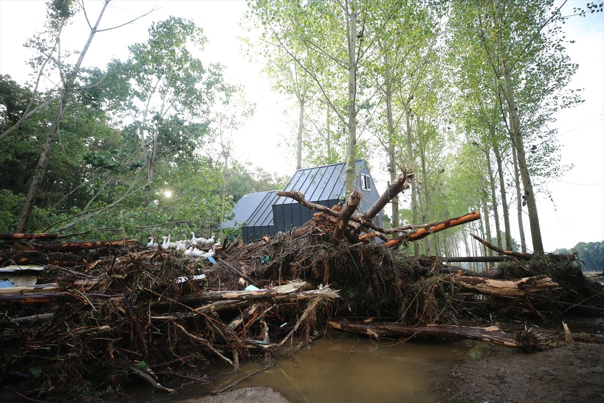 Kırklareli'de sağanak yağış sele sebep oldu