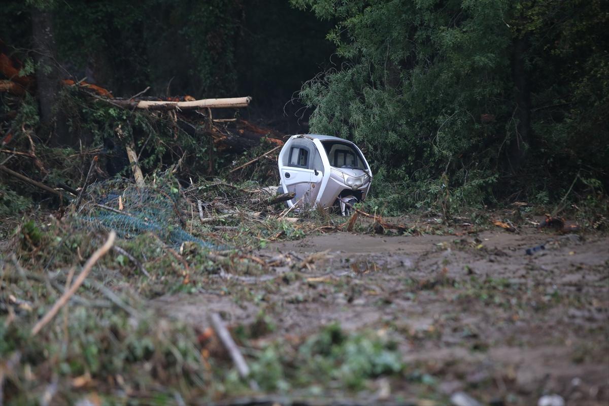 Kırklareli'de sağanak yağış sele sebep oldu