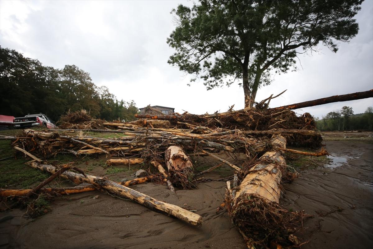 Kırklareli'de sağanak yağış sele sebep oldu