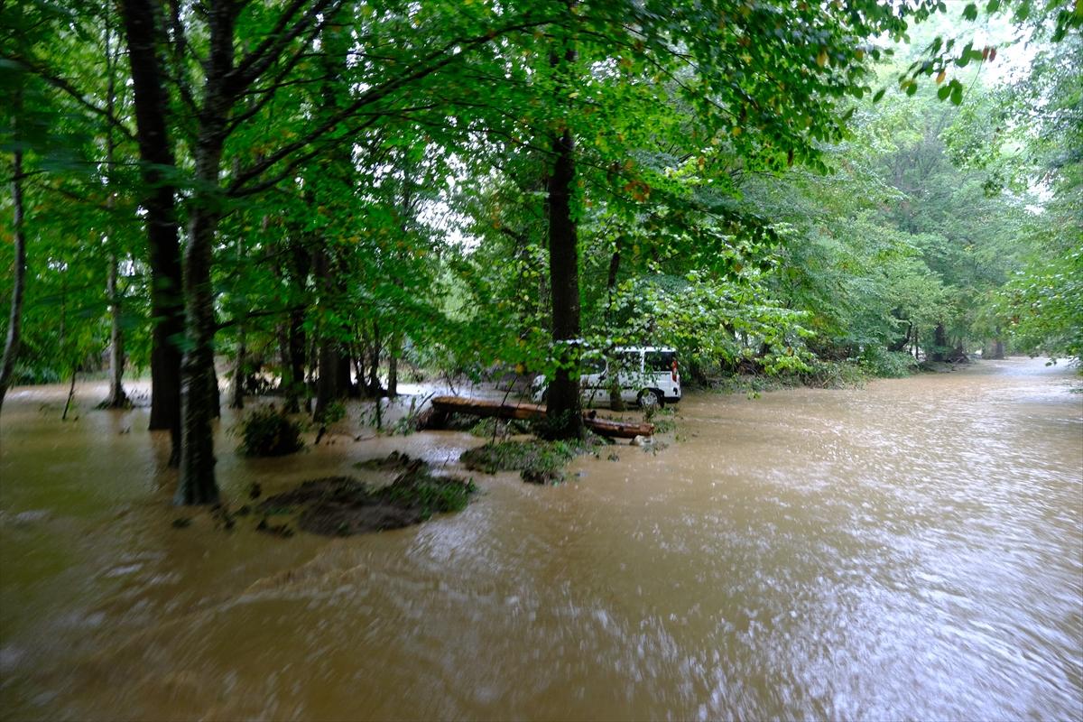 Kırklareli'de sağanak yağış sele sebep oldu