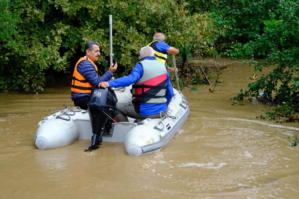 Kırklareli'de sağanak yağış sele sebep oldu