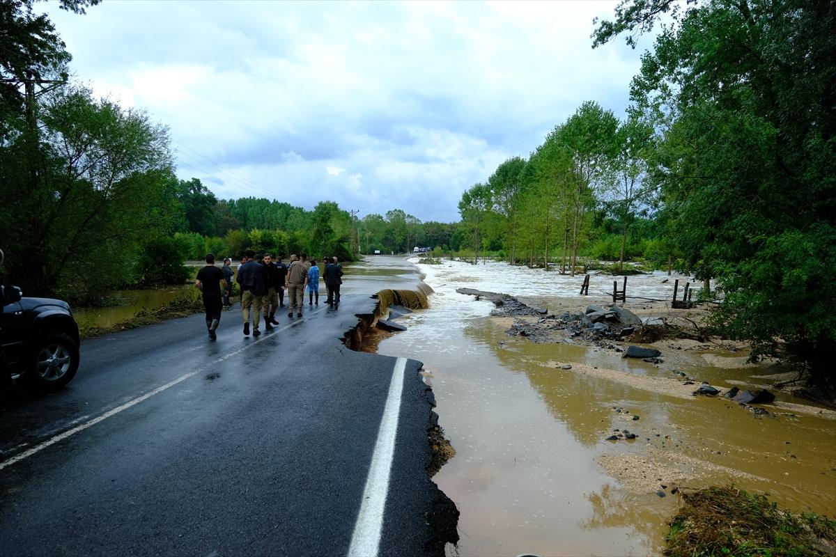 Kırklareli'de sağanak yağış sele sebep oldu