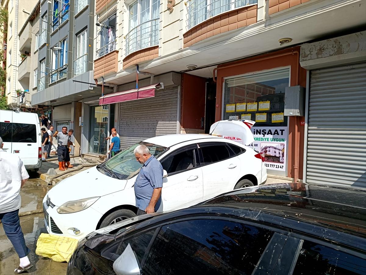 İstanbul'da sel felaketinde hasar oluştu