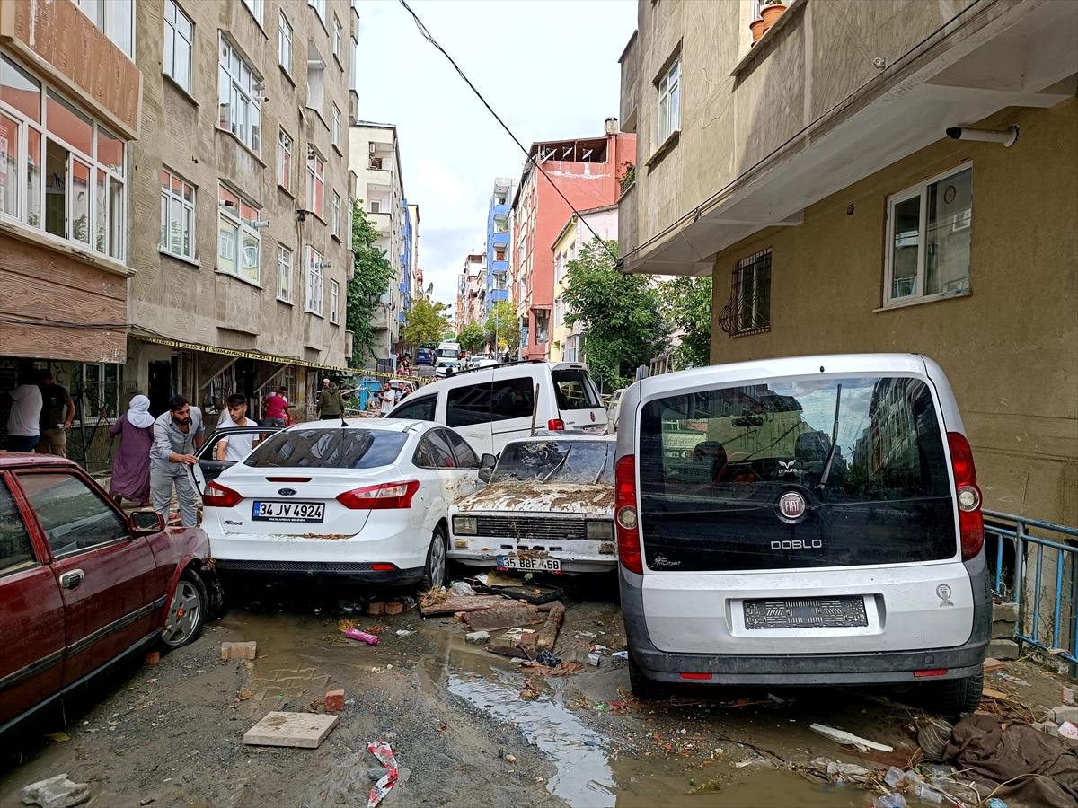 İstanbul'da sel felaketinde hasar oluştu
