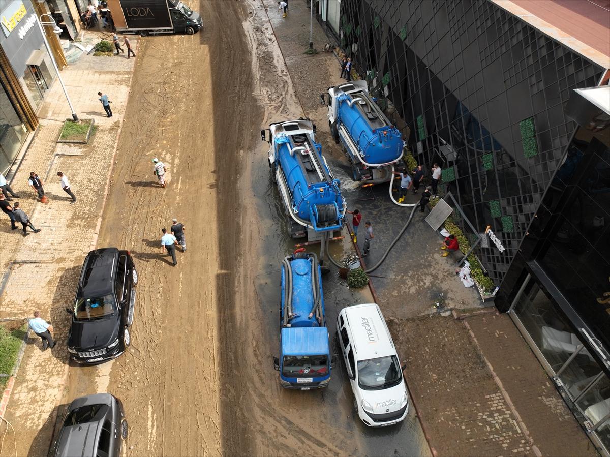 İstanbul'da sel felaketinde hasar oluştu