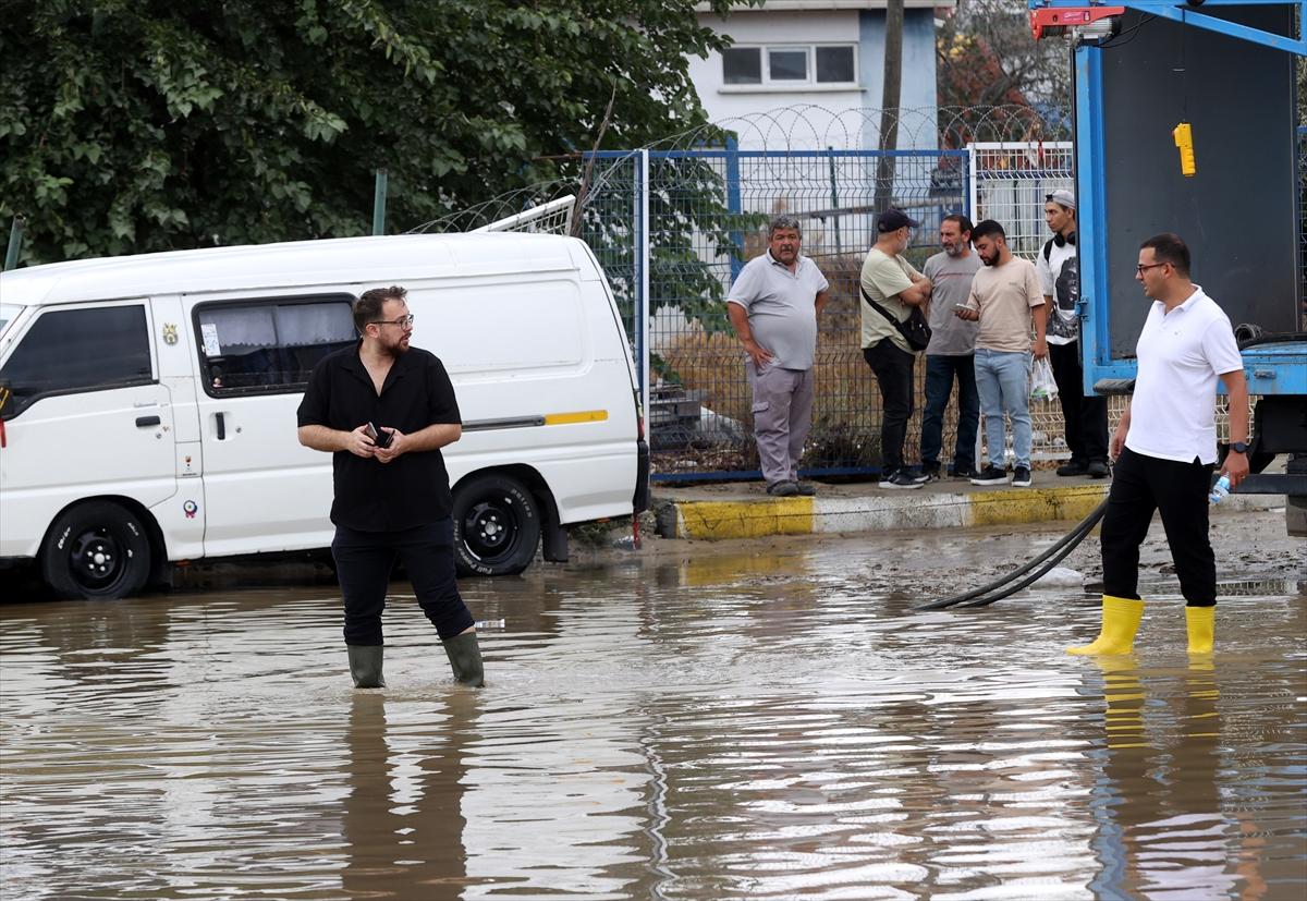 İstanbul'da sel felaketinde hasar oluştu
