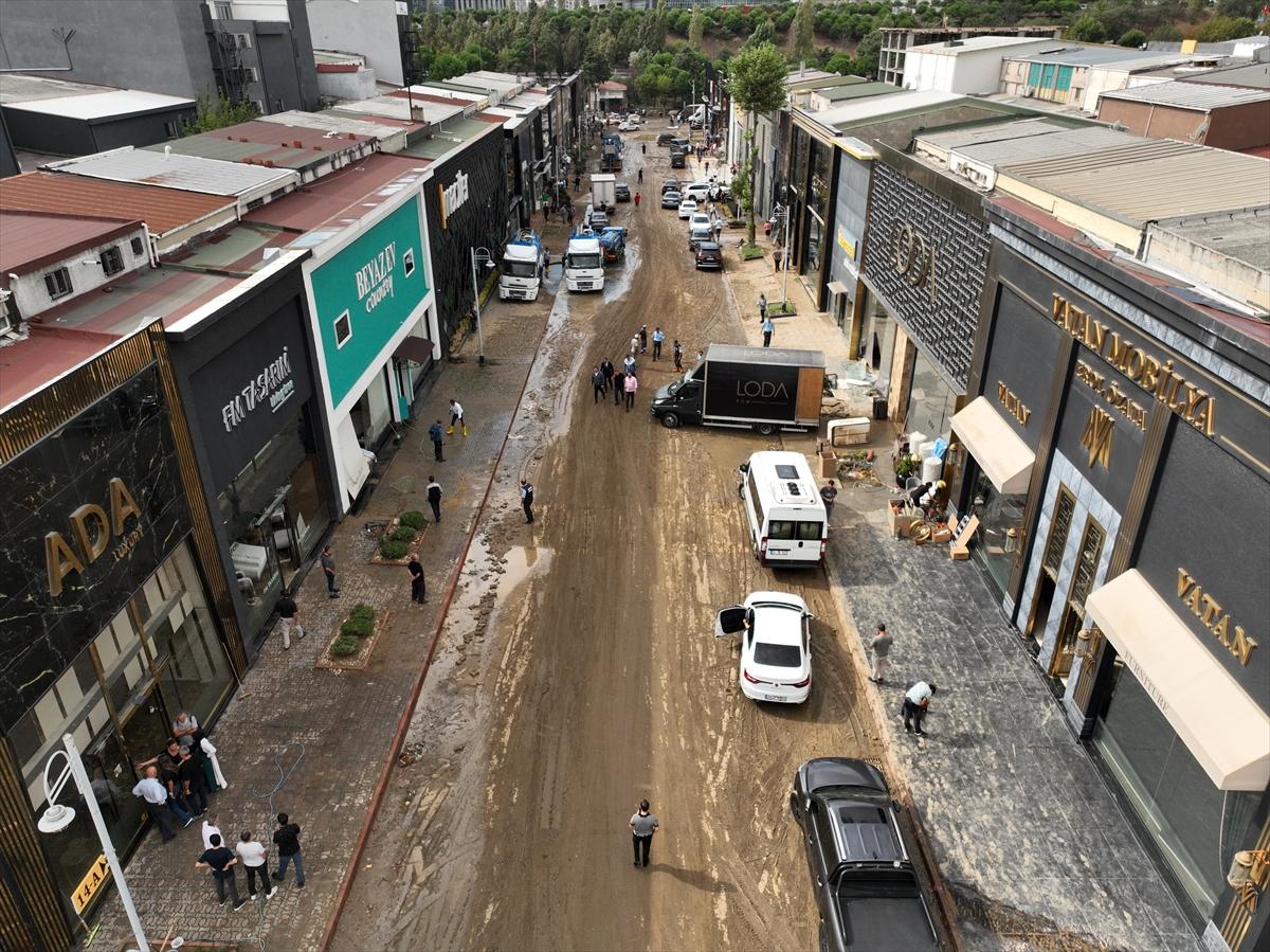 İstanbul'da sel felaketinde hasar oluştu