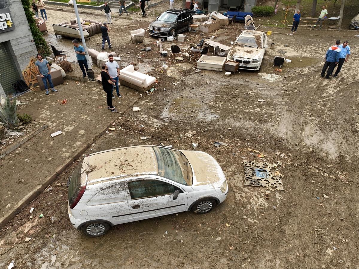 İstanbul'da sel felaketinde hasar oluştu