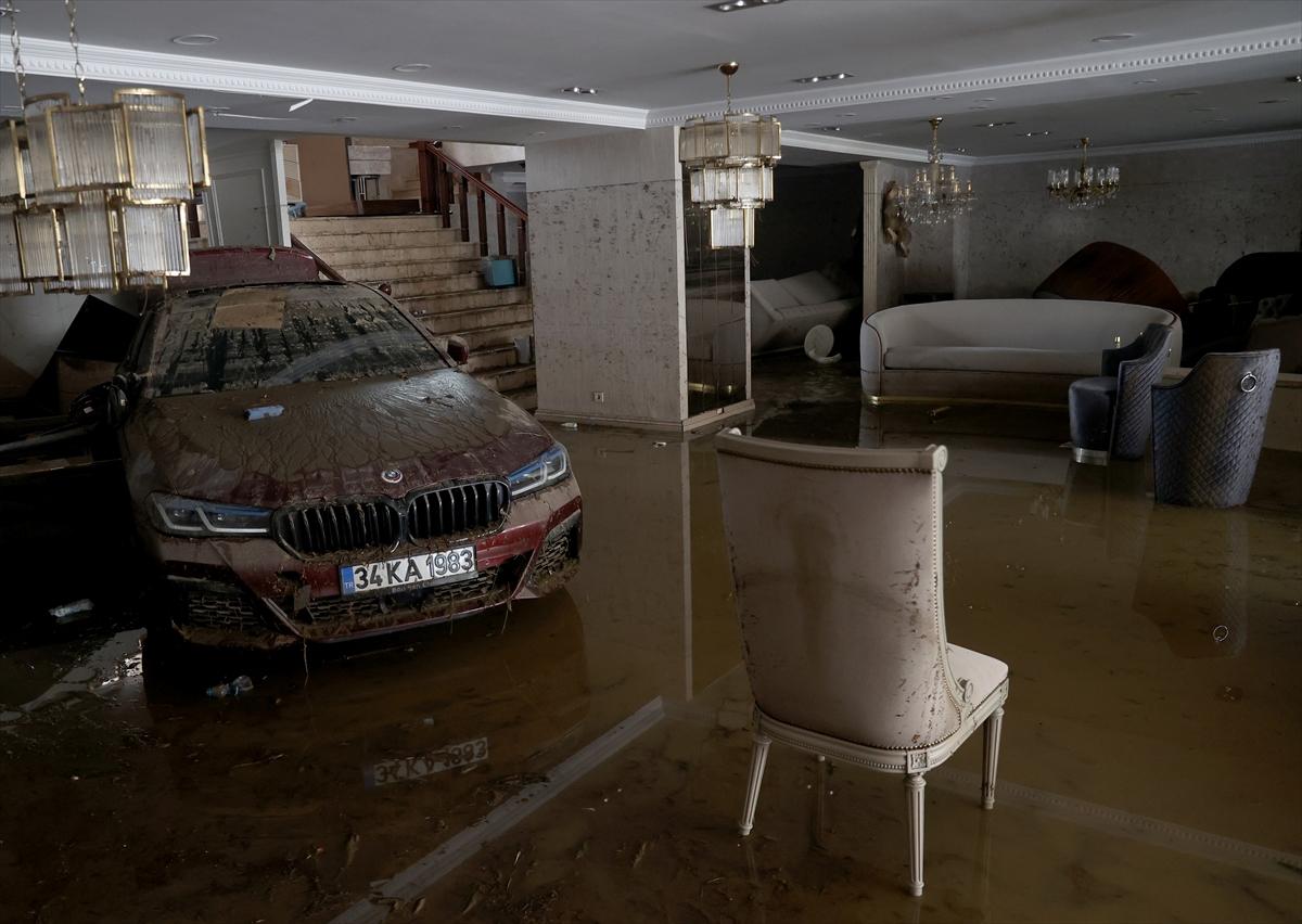 İstanbul'da sel felaketinde hasar oluştu