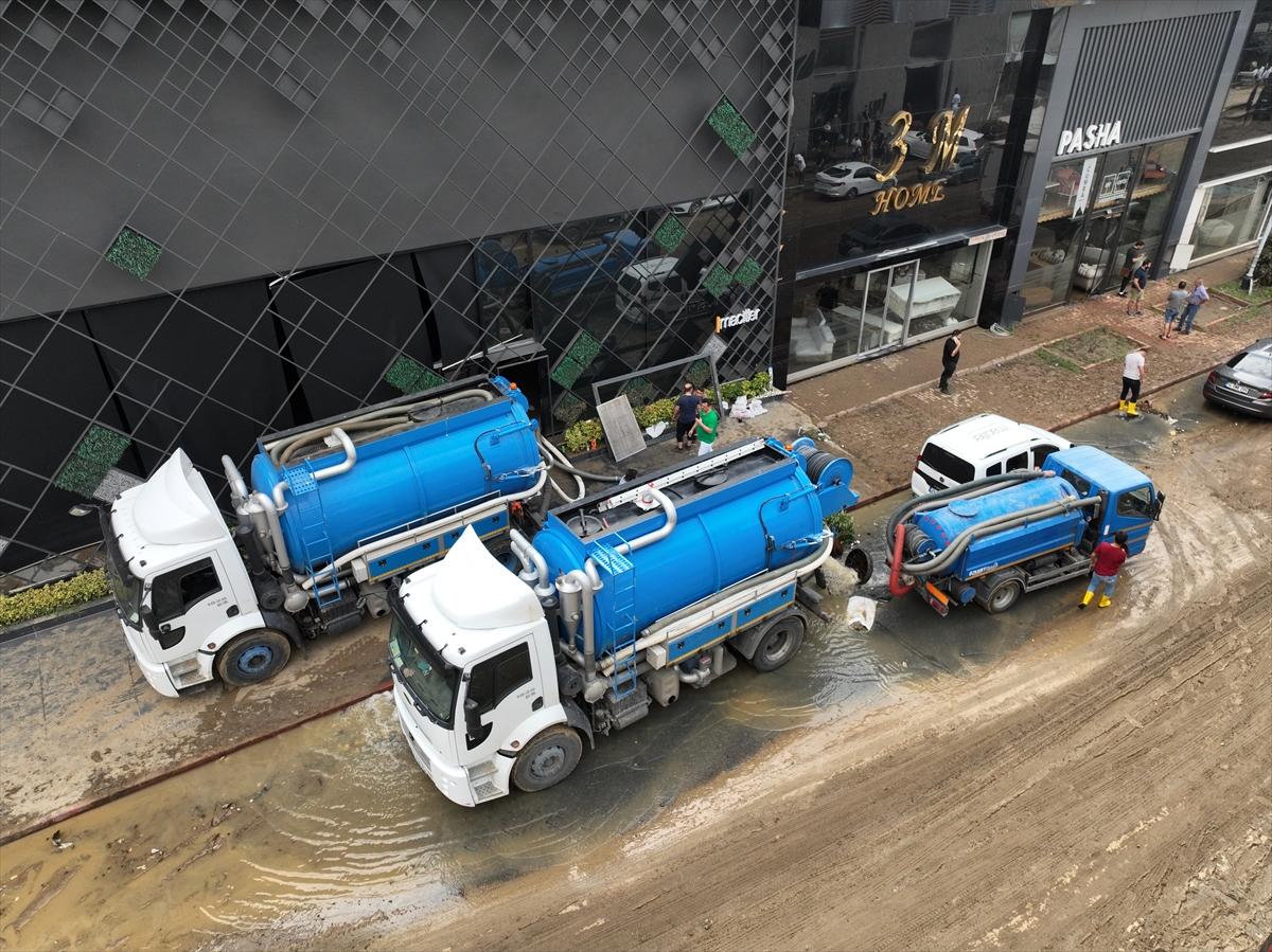 İstanbul'da sel felaketinde hasar oluştu