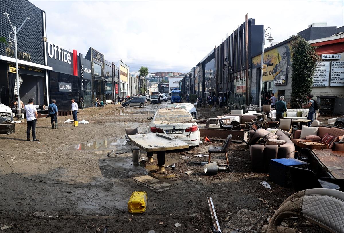 İstanbul'da sel felaketinde hasar oluştu