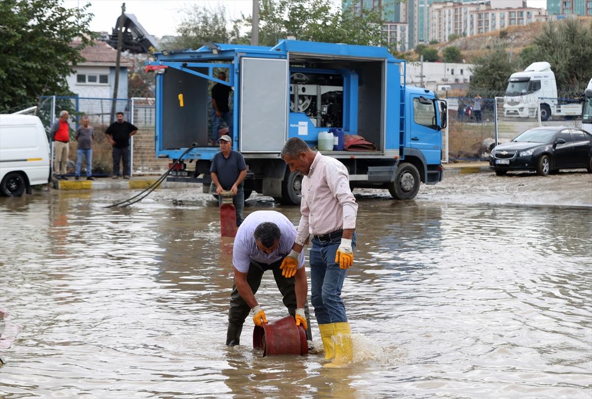 İstanbul'da sel felaketinde hasar oluştu