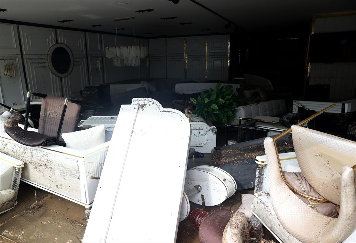 İstanbul'da sel felaketinde hasar oluştu