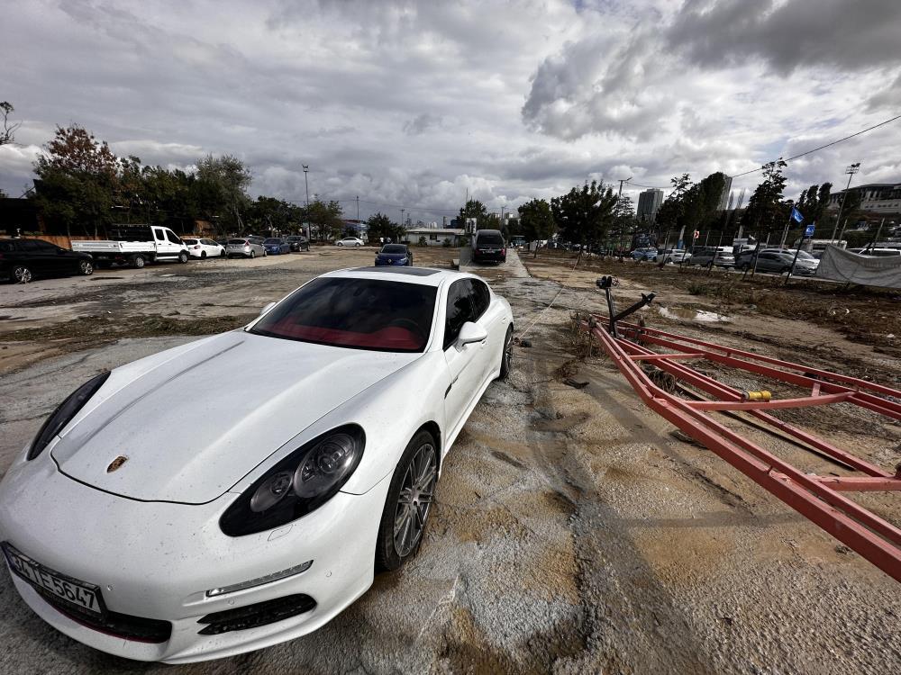 İstanbul'da sel felaketinde hasar oluştu