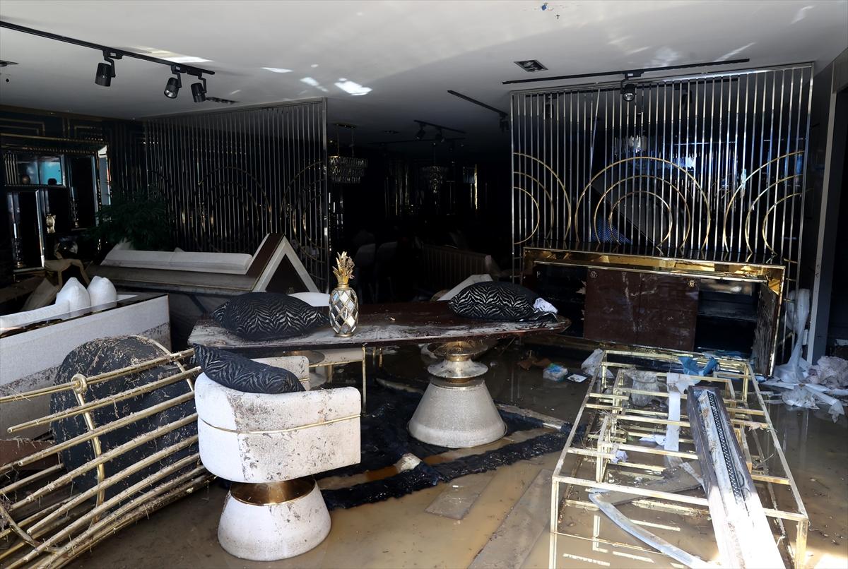 İstanbul'da sel felaketinde hasar oluştu