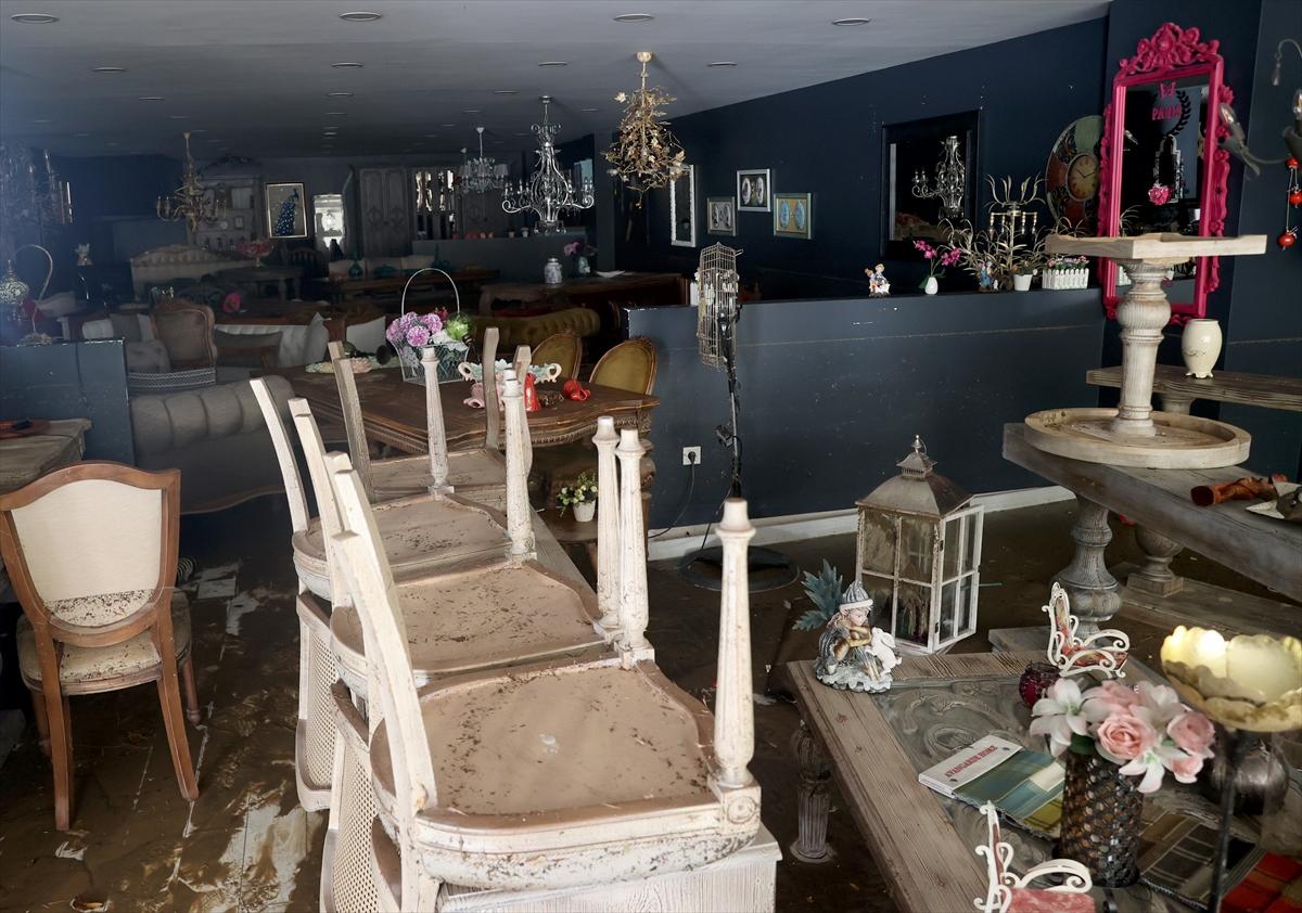 İstanbul'da sel felaketinde hasar oluştu