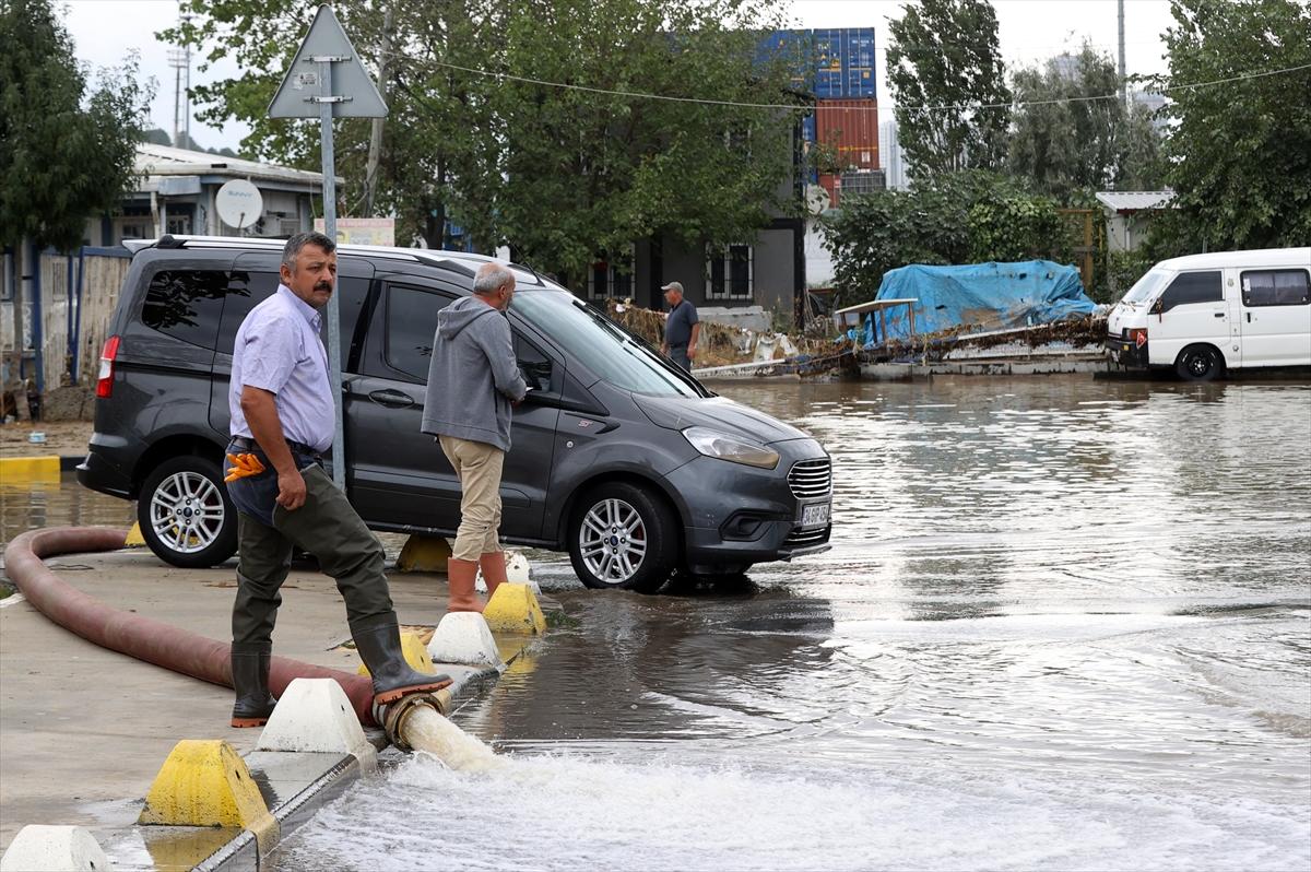 İstanbul'da sel felaketinde hasar oluştu