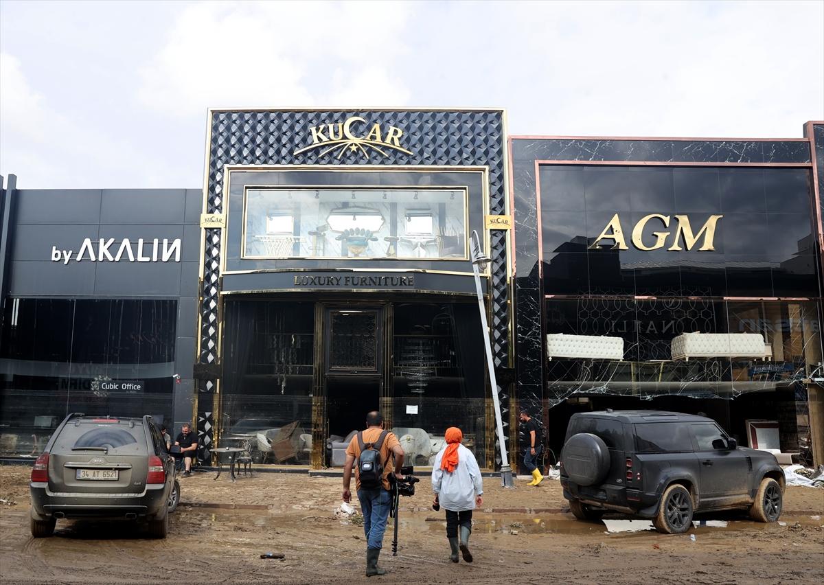 İstanbul'da sel felaketinde hasar oluştu