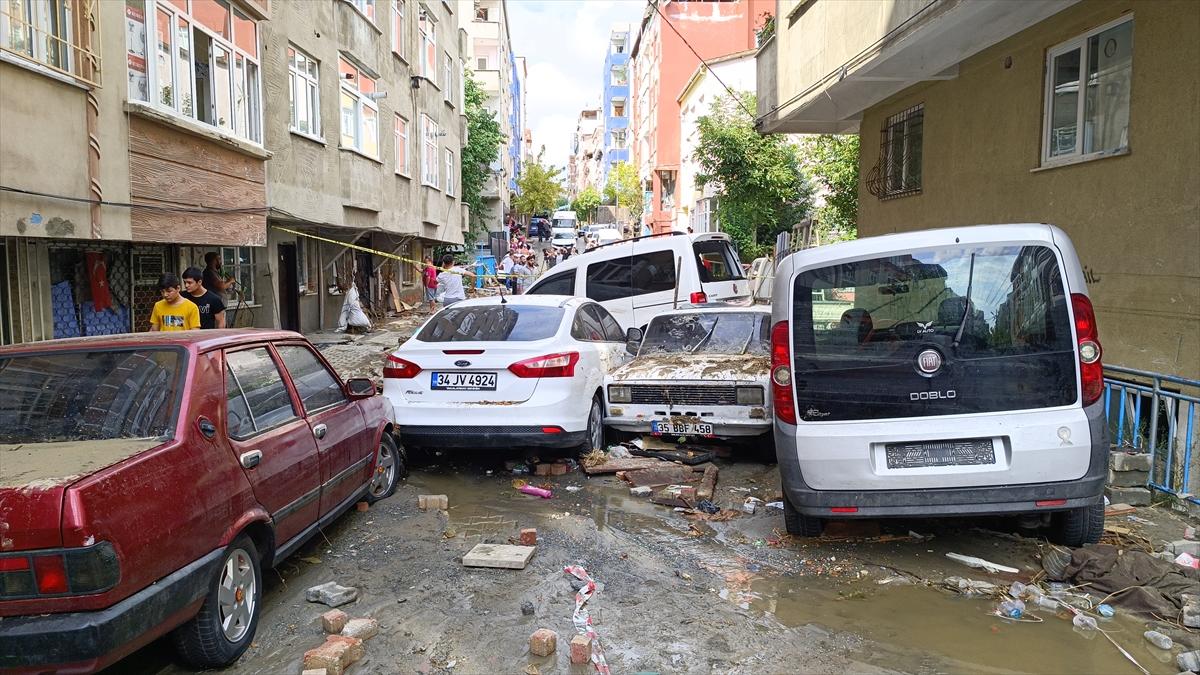 İstanbul'da sel felaketinde hasar oluştu