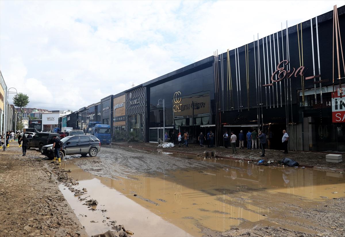 İstanbul'da sel felaketinde hasar oluştu