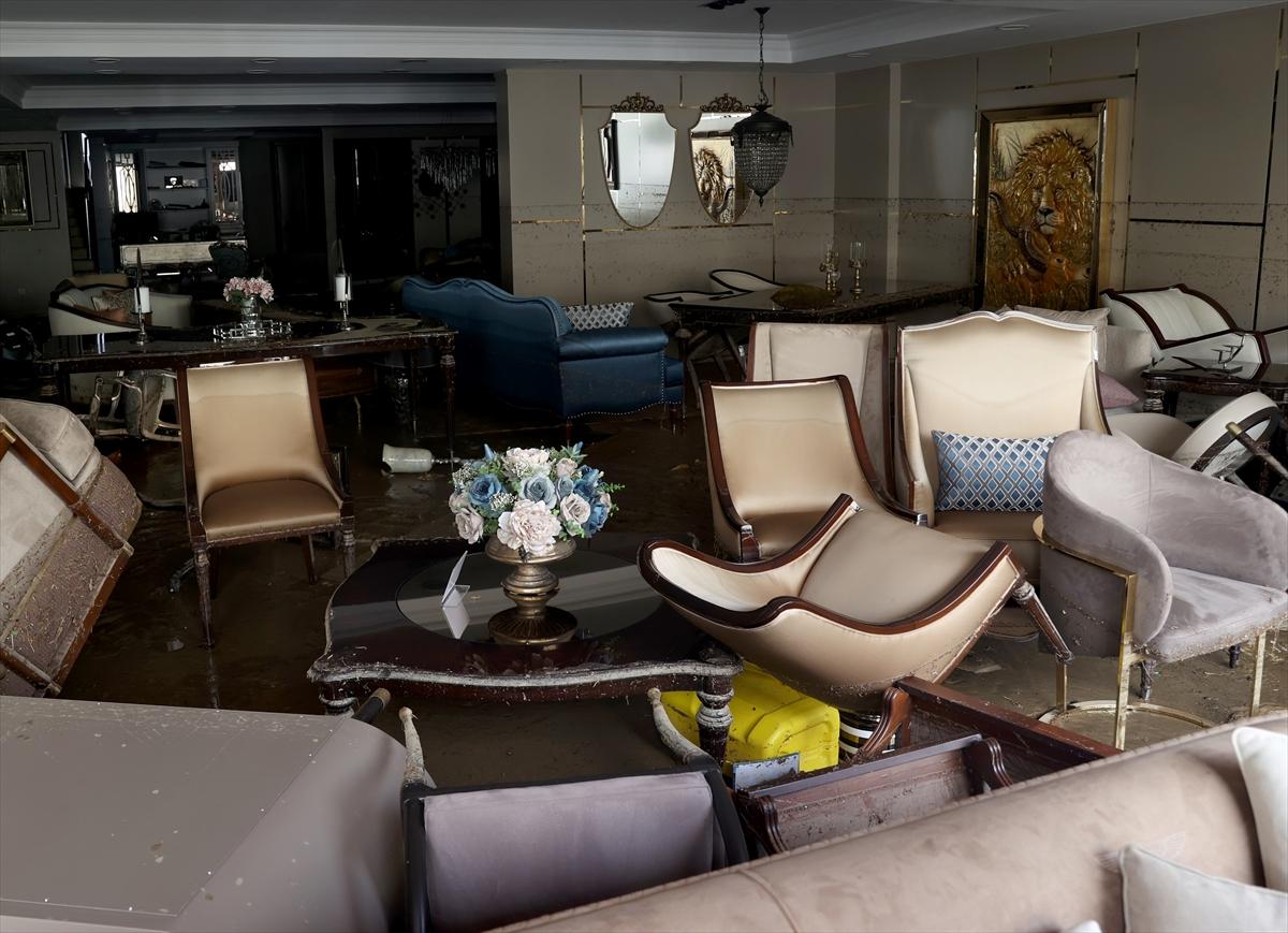 İstanbul'da sel felaketinde hasar oluştu