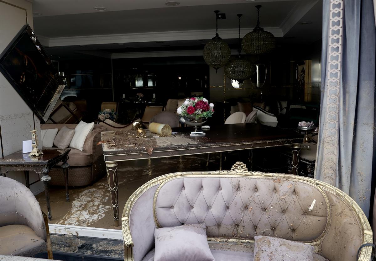 İstanbul'da sel felaketinde hasar oluştu