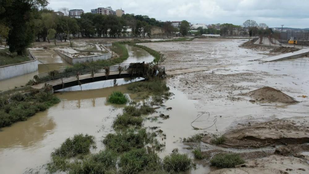 İstanbul'da sel felaketinde hasar oluştu