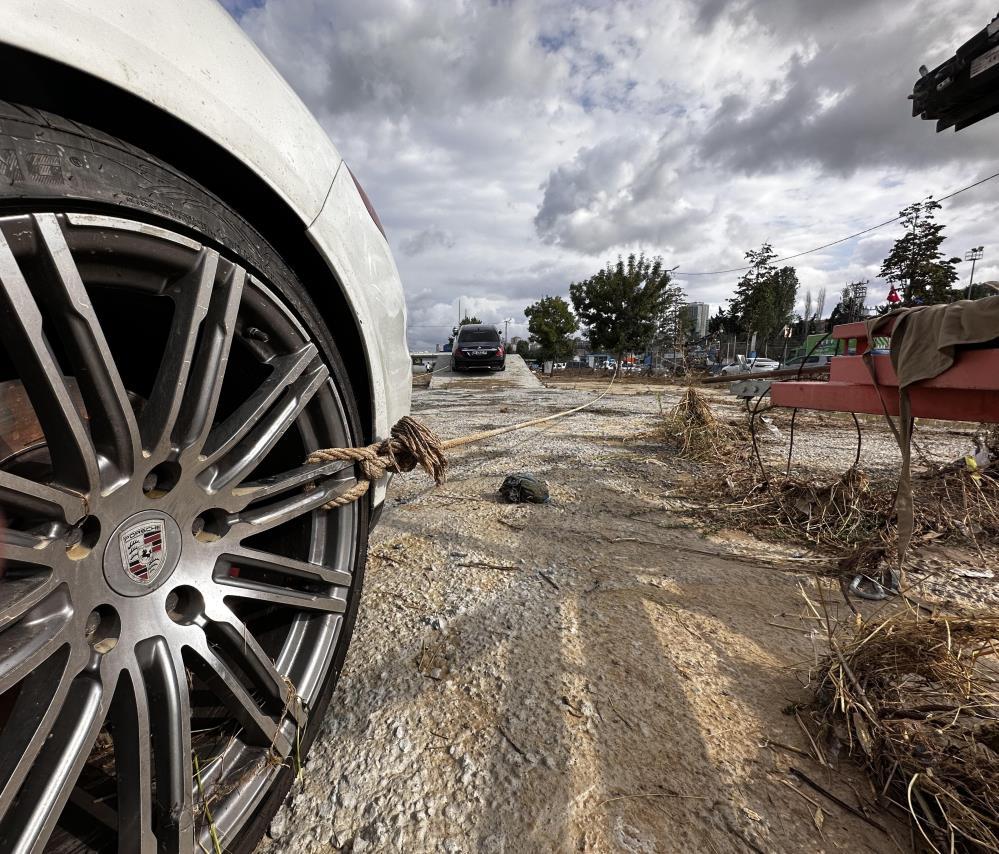 İstanbul'da sel felaketinde hasar oluştu