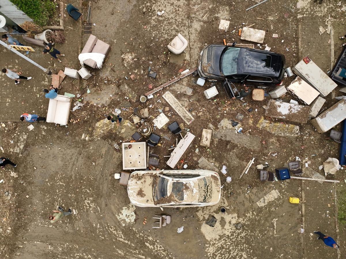 İstanbul'da sel felaketinde hasar oluştu