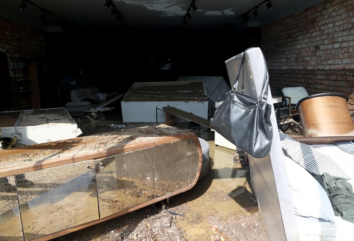 İstanbul'da sel felaketinde hasar oluştu