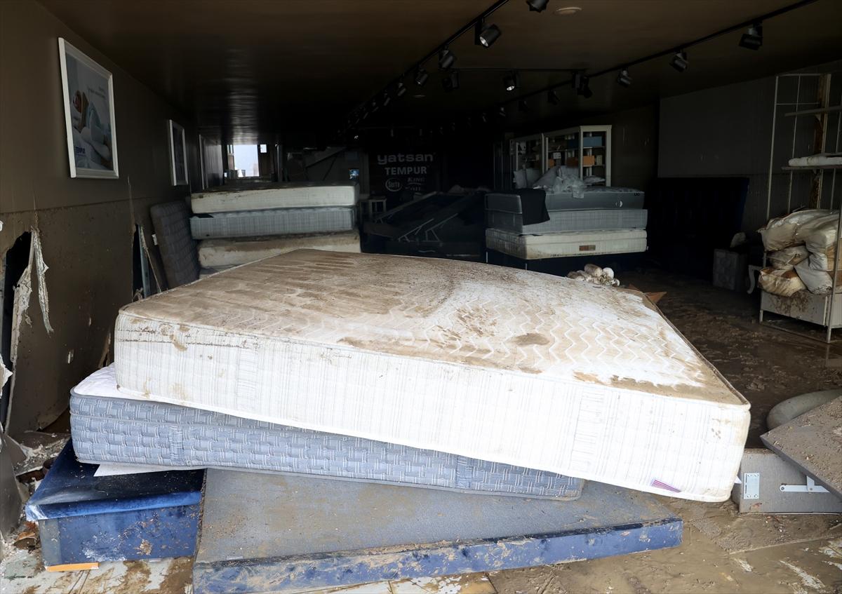 İstanbul'da sel felaketinde hasar oluştu