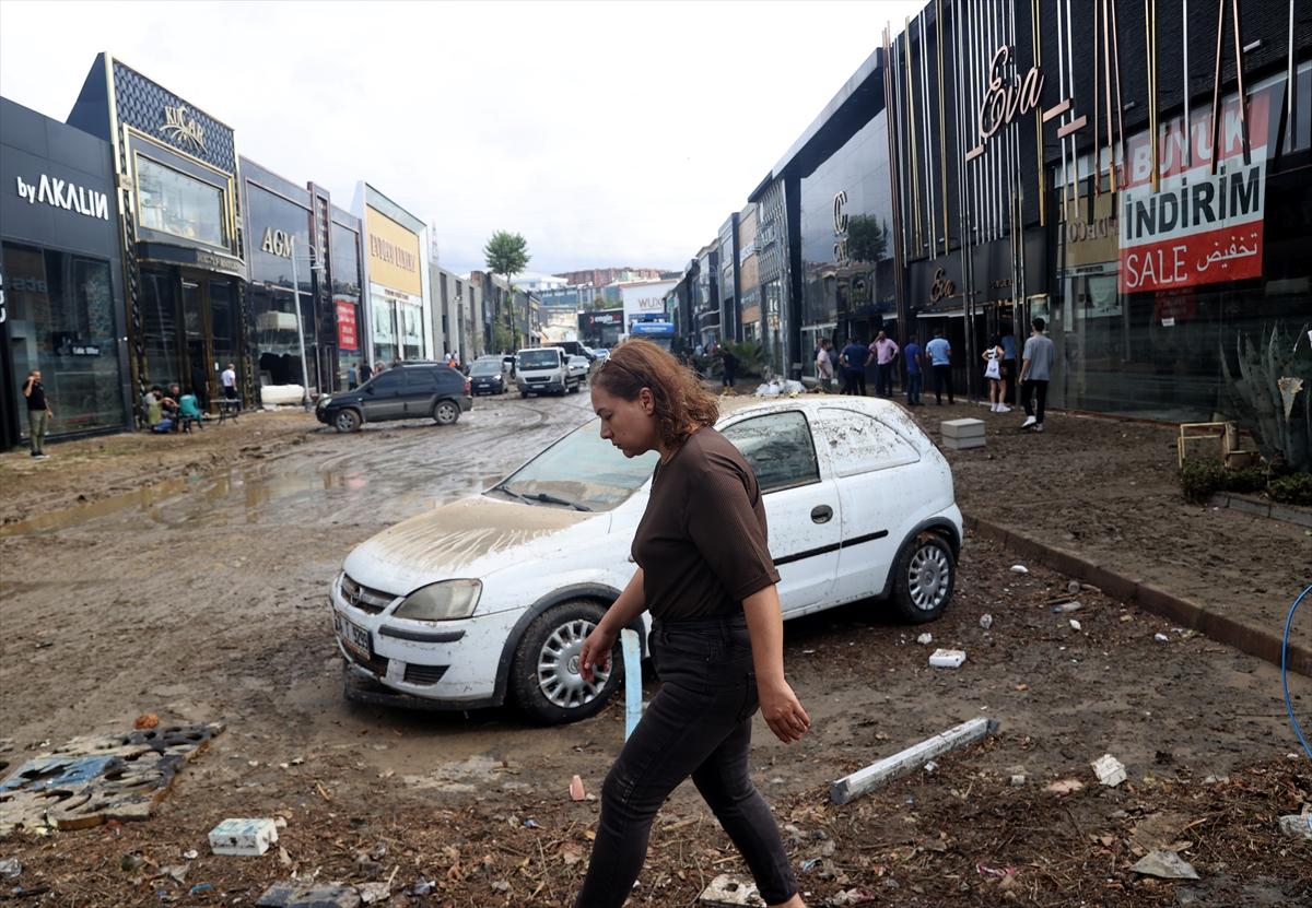 İstanbul'da sel felaketinde hasar oluştu